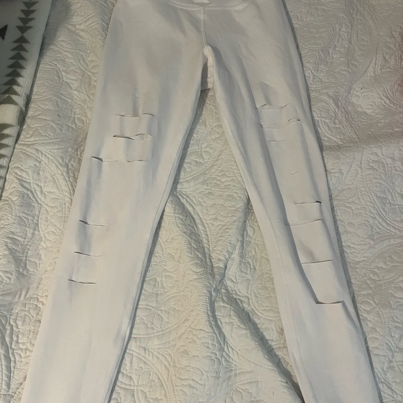ALO WHITE RIPPED LEGGINS - Picture 4 of 5